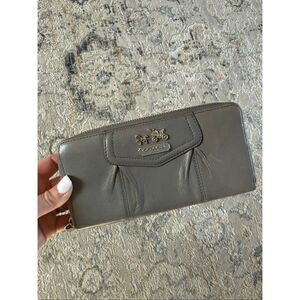 Coach Vintage Accordion Madison Zip-Around Wallet Grey